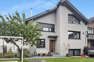 Zeitgemäß modernisiert & energieeffizient – Das ideale Familienhaus in Lohmar-Heide – Die vollständige Adresse der Immobilie erhältst du vom Anbieter., 53797 Lohmar – Vorschaubild 1