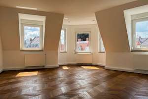 Edelstes Wohngefühl in der obersten Etage - Traumhafte 3-Zimmer-Wohnung direkt am Wittelsbacher Park – Die vollständige Adresse der Immobilie erhältst du vom Anbieter., 86159 Antonsviertel, Augsburg – Vorschaubild 1