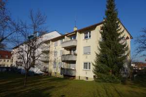 Komplett neu renovierte 3-Zi-Wohnung mit Balkon/Terrasse in ruhiger Lage von Bad Cannstatt