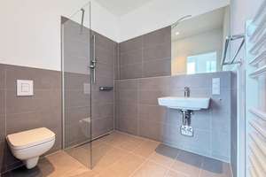 Dachgeschosswohnung nah Schloß Charlottenburg - Großzügige 2 Zimmerwohnung am Mierendorffplatz – Osnabrücker Straße 27, 10589 Charlottenburg, Berlin – Vorschaubild 11
