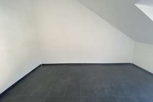 Neuwertige 3-Zi-Dachgeschosswohnung mit Balkon und Einbauküche in Ingolstadt – Schergweg 24, 85051 Süd, Ingolstadt – Vorschaubild 4
