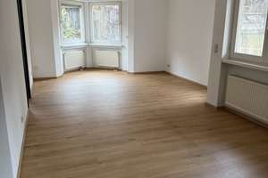 Helle 2-Zimmer-Wohnung mit Balkon im 2. OG in Stuttgart-Untertürkheim zu vermieten