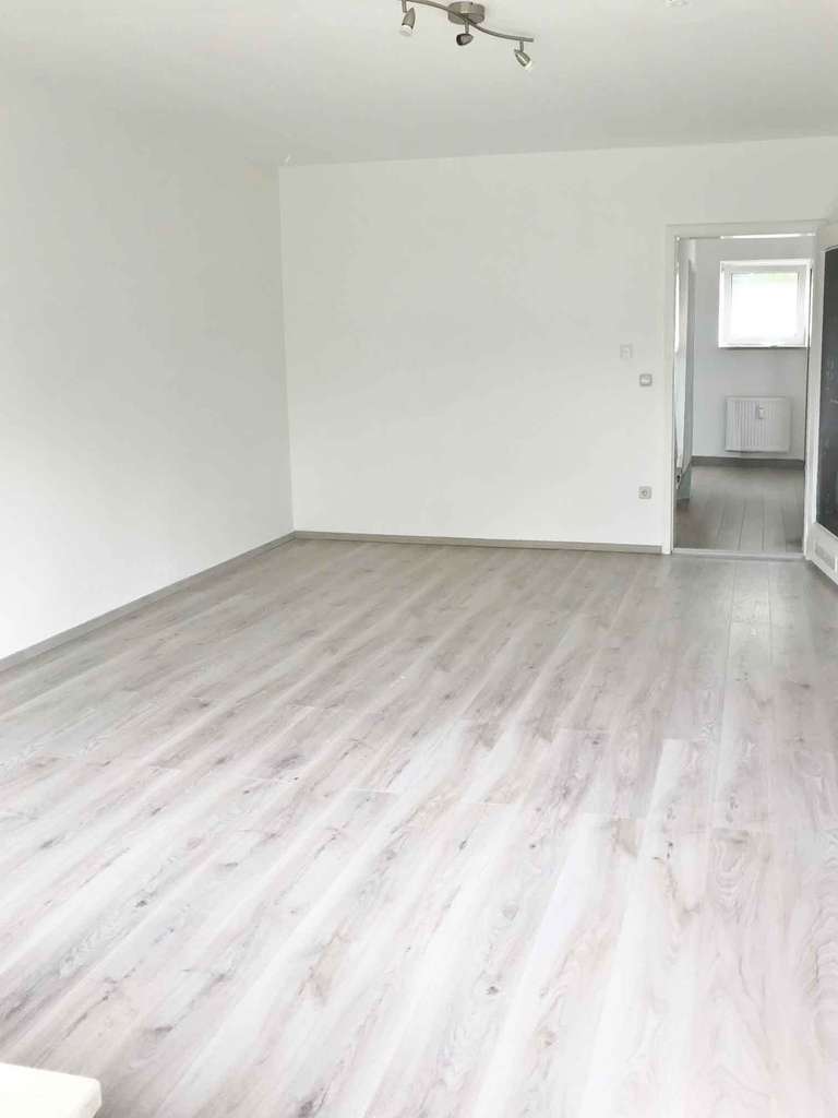 Immobilie in Augsburg - Modernes Apartment mit Garten, EBK, Terrasse & Blick ins Grüne - Bild 1