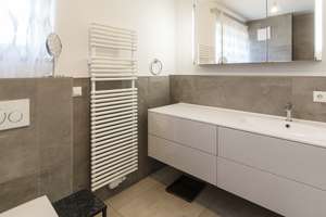 Wohnen auf 178 m²: Großzügige Erdgeschosswohnung mit sonnigen Terrassen in Trudering – Die vollständige Adresse der Immobilie erhältst du vom Anbieter., 81827 Waldtrudering, München – Vorschaubild 24