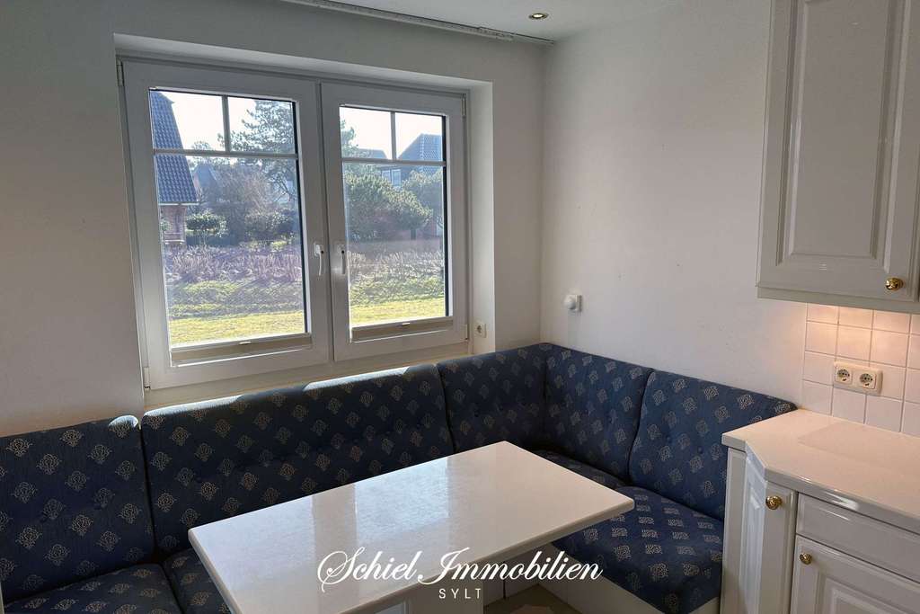 Immobilie in Wenningstedt-Braderup (Sylt) - Geräumige 2 ½-Zi.-Eigentumswohnung in ruhiger Lage,  West-Terrasse, Sauna und Pkw-Stellplatz - Bild 3