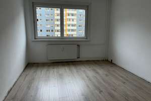 Geräumige Familienwohnung mit Balkon sucht Sie! – Ahrenshooper Straße 10, 13051 Neu-Hohenschönhausen, Berlin – Vorschaubild 3