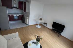 Vollmöblierte 49-m²-Wohnung mit Balkon, Tiefgarage & Solarpanelen – ab 01.10.2026 – Lobensteiner Straße 3, 71229 Leonberg – Vorschaubild 2