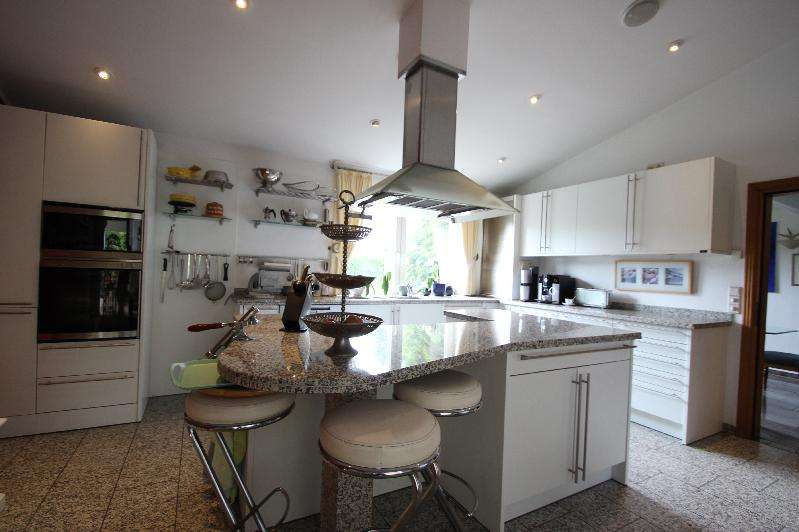 Immobilie in Rheinbreitbach - Einfamilienhaus mit Top-Ausstattung 2 Bäder ruhiger Lage Garten Garage Carport schöne Au - Bild 13