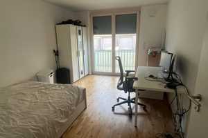 Helle 3-Zimmer-Wohnung mit Balkon in der Nähe vom Olympiazentrum – WG-geeignet – München – Vorschaubild 1