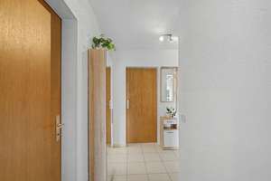 Sonnige 3-Zimmer-Wohnung mit Balkon & Carport – Die vollständige Adresse der Immobilie erhältst du vom Anbieter., 70599 Plieningen (Ortsteil), Stuttgart – Vorschaubild 2