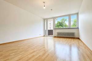 In Untermenzing: 3 Zimmer Wohnung auf 90 m² - mit Südbalkon in ruhiger Lage  + Stelllplatz! – Die vollständige Adresse der Immobilie erhältst du vom Anbieter., 80997 Moosach-Bahnhof, München – Vorschaubild 2