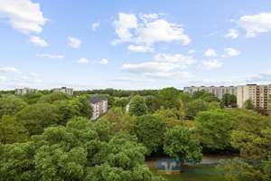 Südbalkon, Grünblick: 2-Zi im 7. OG mit Aufzug & TG – frei ab 01.08.2026