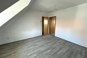 Renovierte 2 Zimmer Dachgeschosswohnung ab sofort! – Schönianstraße 14, 27570 Geestemünde, Bremerhaven – Vorschaubild 2