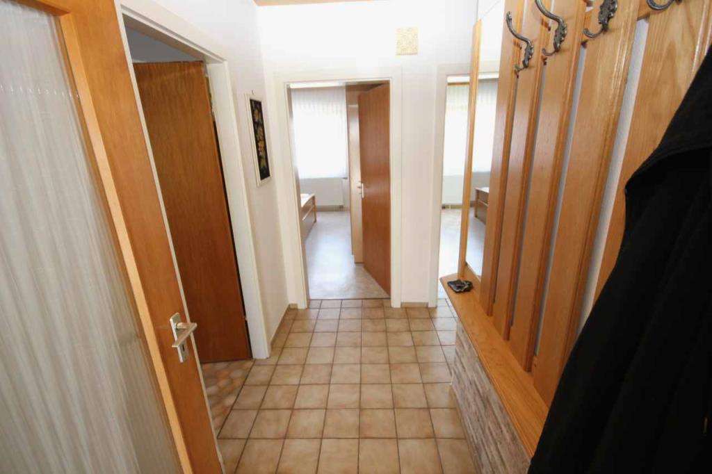 Immobilie in Geislingen - ...sofort frei! Das Einfamilienhaus mit Garage und Einliegerwohnung am Ortsrand!  - Bild 2