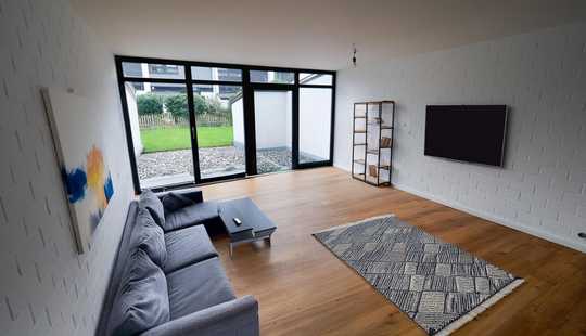 Bild von Neuwertiges Reihenmittelhaus mit PV-Anlage, Fußbodenheizung, neuem Dach, eigenem Garten & Garage