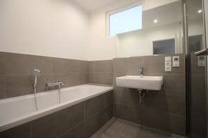 Koffer packen in Gohlis – 3 Zimmer • 2 Balkone • 2 Stellplätze • Bezugsfrei  – Olbrichtstr. 4 K, 4157 Gohlis-Nord, Leipzig – Vorschaubild 4