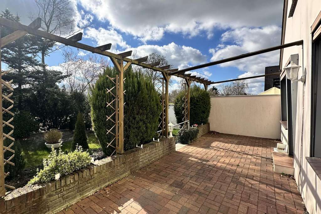 Immobilie in Stockelsdorf - Einfamilienhaus mit vermieteter Einliegerwohnung  - Bild 2