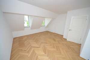 Hochwertig sanierte Maisonettewohnung mit Loggia, Fußbodenheizung und Parkettboden! – Beethovenstraße 22, 9130 Chemnitz – Vorschaubild 3