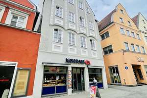 Direkt am Marktplatz: Denkmalgeschütztes Wohn- und Geschäftshaus mit Potential zu verkaufen