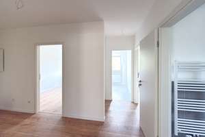 Erstbezug nach Sanierung: Helle 3,5-Zimmer-Wohnung mit Weitblick in zentraler Erlanger Lage – Gerhart-Hauptmann-Straße 19, 91058 Schönfeld, Erlangen – Vorschaubild 1