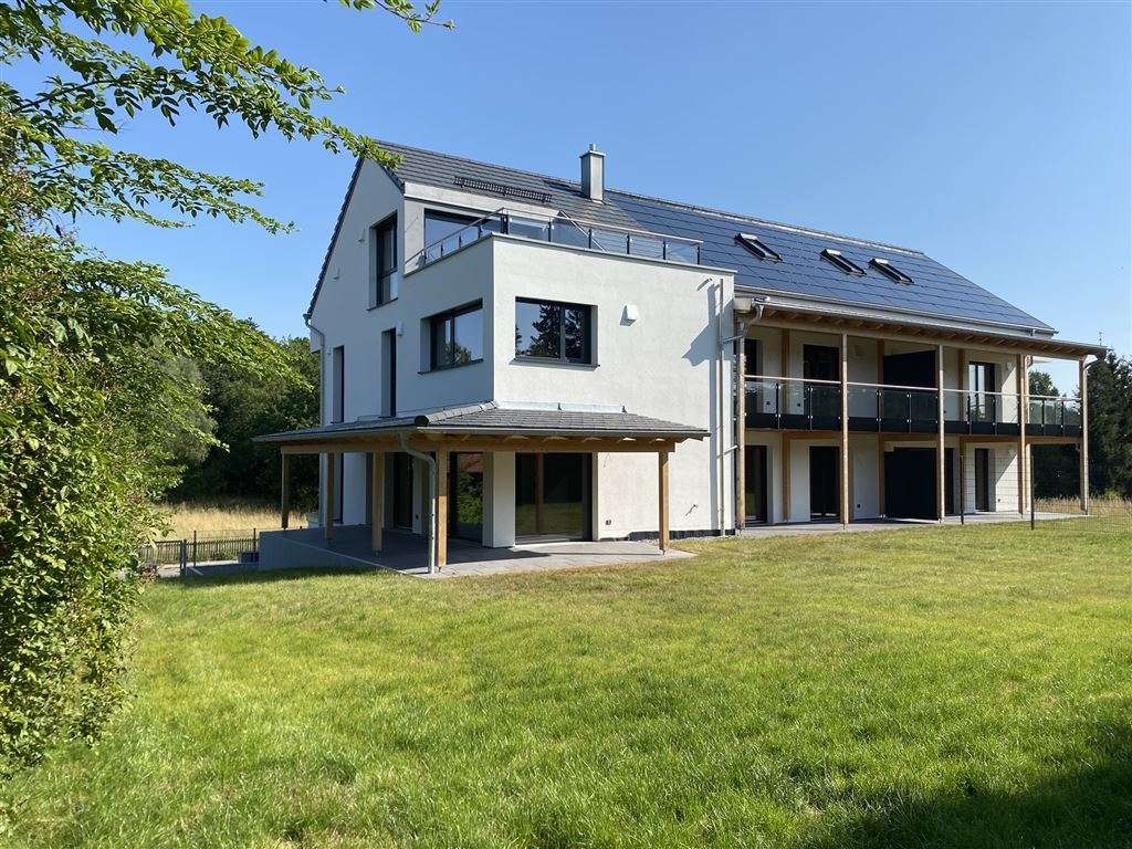 Immobilie in Lengdorf - „MODERNE 2-ZIMMER-DACHGESCHOSSWOHNUNG MIT BALKON“
ENERGIEEFFIZIENTER HOLZ-NEUBAU IN 84435 LENGDORF - Bild 0