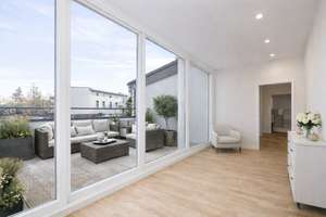 Modernisiertes DG-Highlight mit Terrasse in ruhiger Lage – sofort verfügbar! 3 Zimmer, 2 Bäder & EBK – Falkenhagener Straße 57, 13585 Spandau (Ortsteil), Berlin – Vorschaubild 2