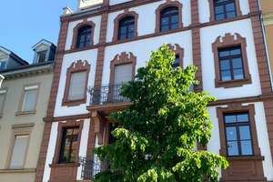 Sanierte Altbau-Wohnung mit Terrasse im Hochparterre