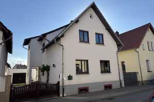 1 Familienhaus mit Garten in zentraler Lage – Darmstadt-Dieburg (Kreis) – Vorschaubild 1