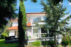 ROSBACH: Großzügige und lichtdurchflutete Villa in Ober-Rosbach! – Die vollständige Adresse der Immobilie erhältst du vom Anbieter., 61191 Rosbach vor der Höhe – Vorschaubild 1