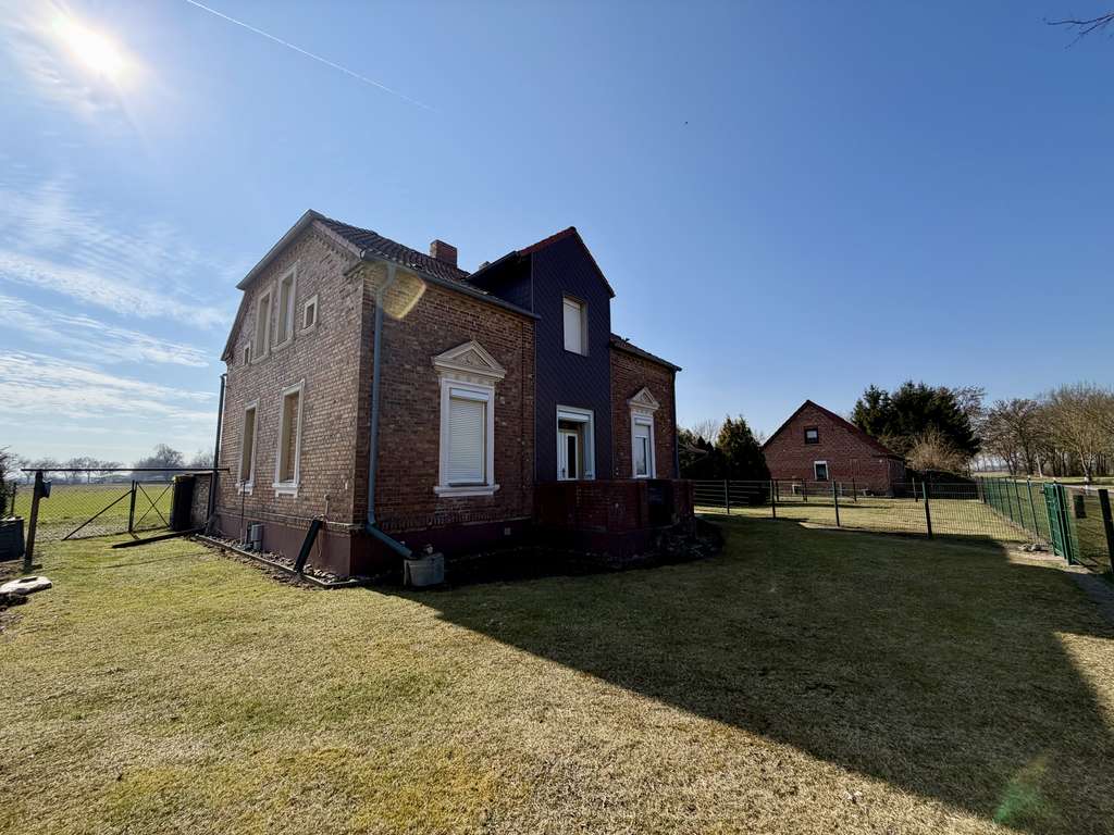 Immobilie in Letschin - Charmantes Einfamilienhaus auf großzügigem Grundstück & Entwicklungspotenzial in Letschin - Bild 1