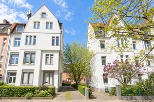 Ensemble aus 4 Mehrfamilienhäusern mit zusätzlich genehmigten Neubauprojekt für 4-Familienhaus