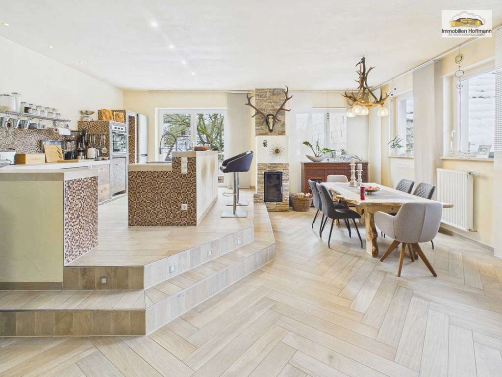 Immobilie in Kleinkahl - Exklusives Wohnanwesen mit 423 m² Wohnfläche & großem Grundstück – Wohnen und Arbeiten auf höchstem  - Bild 3