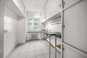 Gepflegte 4-Zimmer-Wohnung mit Sonnenloggia und Garage in bevorzugter Lage von Bonn - Poppelsdorf – Die vollständige Adresse der Immobilie erhältst du vom Anbieter., 53115 Poppelsdorf, Bonn – Vorschaubild 8