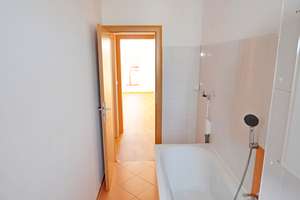 Bezug sofort möglich! 3-Raum-Wohnung, Badewanne, Aufzug, Balkon, PKW-Stellplatz! – Am Rosengarten 29, 6526 Sangerhausen – Vorschaubild 12