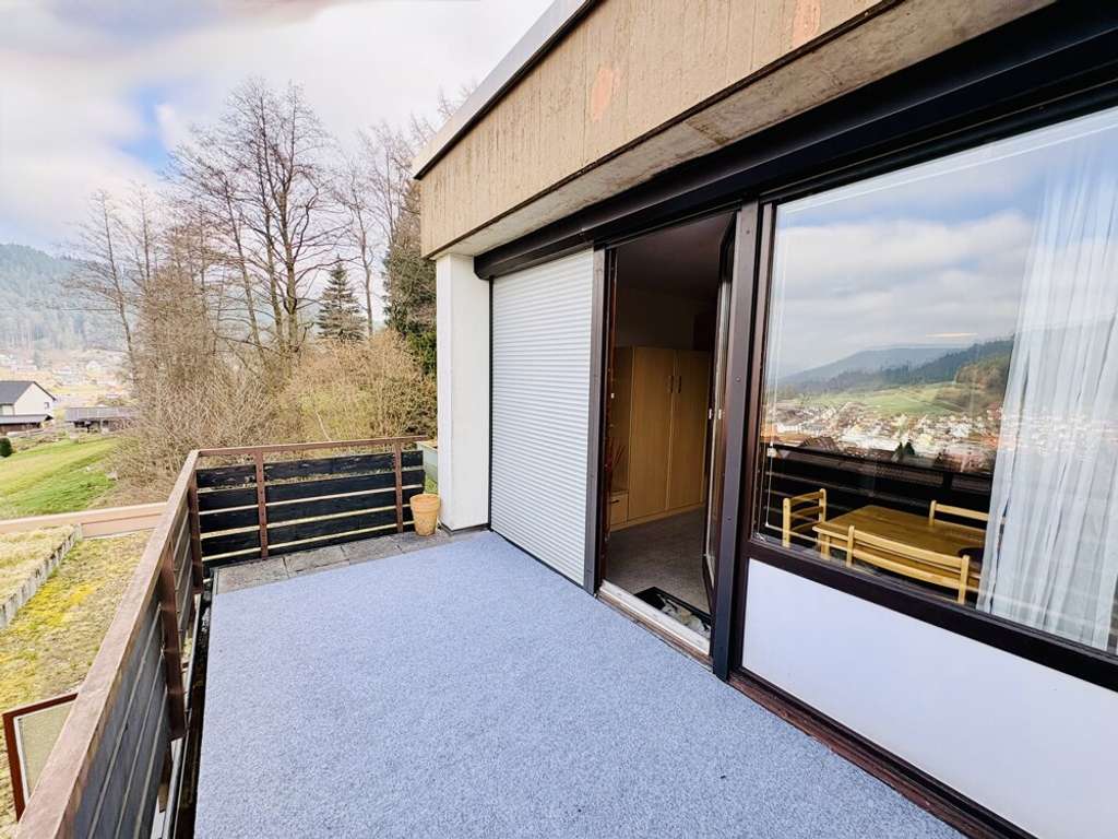 Immobilie in Baiersbronn - Beiersbronn-Klosterreichenbach! Tolle Ferienwohnung mit schöner Aussicht, Abstellraum und Carport - Bild 1