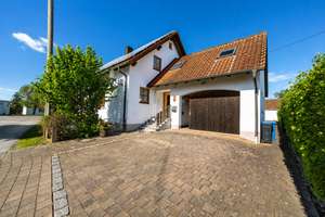 Energieeffizient, familienfreundlich, wertstabil – attraktives Einfamilienhaus mit Photovoltaik – Die vollständige Adresse der Immobilie erhältst du vom Anbieter., 84048 Mainburg – Vorschaubild 2