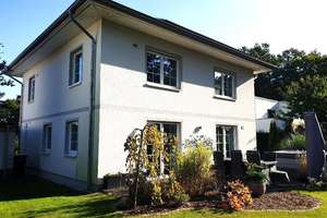 KfW70-Stadtvilla, Wärmepumpe, Photovoltaik, 5 Zi., 2 Bäder, Garage, Whirlpool -Familienparadies
 – Die vollständige Adresse der Immobilie erhältst du vom Anbieter., 14089 Kladow, Berlin – Vorschaubild 1