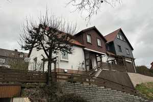 Interessante Doppelhaushälfte mit ca. 120 m² Wohnfläche, kl. Blockhaus, 2 Garagen und Garten. – Osterode am Harz (Kreis) – Vorschaubild 3