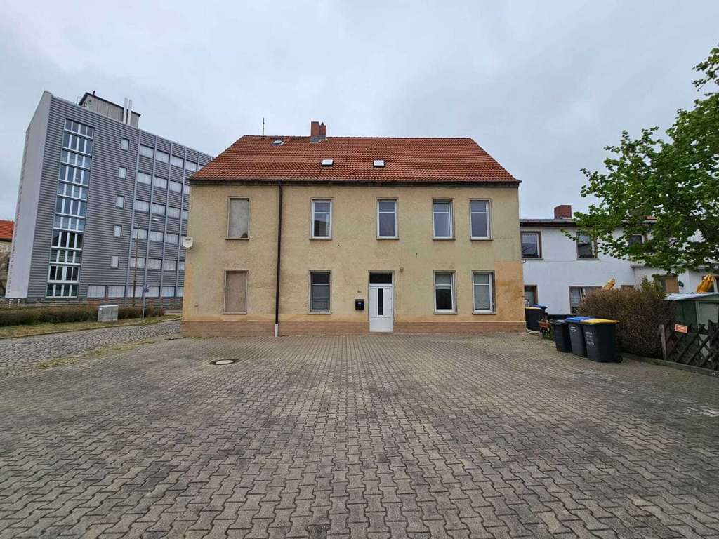 Attraktives Mehrfamilienhaus mit Ausbaupotential als ideales Renditeobjekt
