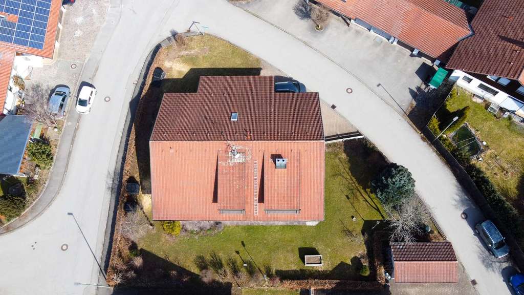 Immobilie in Unterthingau - Großzügiges Zweifamilienhaus mit wunderschönem Garten, Balkon und Doppelgarage in Unterthingau - Bild 1