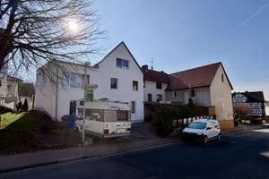Mehrfamilienhaus mit sechs Wohnungen in Ellenberg!
KEINE KÄUFERPROVISION – Die vollständige Adresse der Immobilie erhältst du vom Anbieter., 34302 Guxhagen – Vorschaubild 1