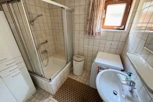 Gut geschnittenes Wohngebäude mit sonnigem Garten und Balkon – Pinneberg (Kreis) – Vorschaubild 11