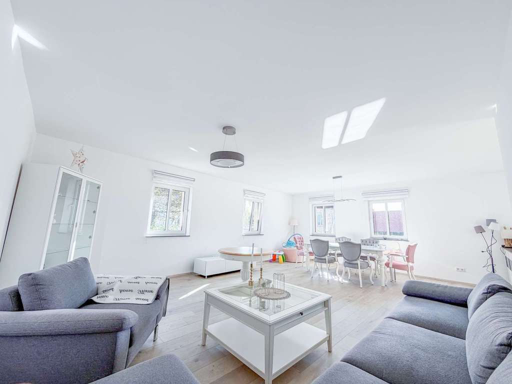 Immobilie in Stadecken-Elsheim - Einzigartig! Zwei Maisonette-Penthäuser kombiniert mit Vollgastronomiefläche und 8 Stellplätzen! - Bild 3