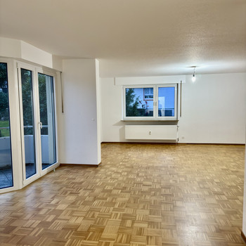 Wohnen in ruhiger und grüner Lage Moderne 4-Zimmer-Wohnung – Vollsaniert