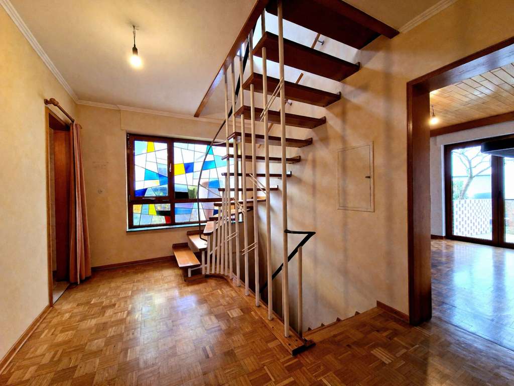 Immobilie in Alzenau - Seltene Gelegenheit in Wasserlos: Freistehendes Haus auf Eckgrundstück mit großem Entwicklungspote - Bild 3