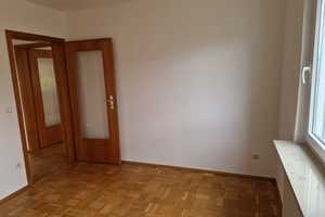 Günstiges, gepflegtes 5,5-Raum-Einfamilienhaus mit EBK in Gründau-Rothenbergen – Main-Kinzig-Kreis – Vorschaubild 2