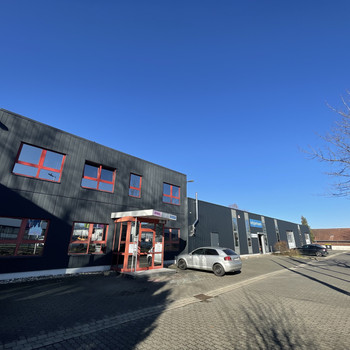 Exklusiv über RR: Repräsentatives Büro | Stellplätze | Verkabelung | tolle Lage im Gewerbegebiet