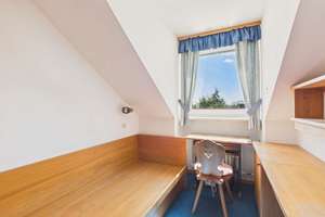 HEGERICH: Renovierungsbedürftige 3-Zimmer-Dachgeschosswohnung mit zwei Balkonen in Obergiesing – Die vollständige Adresse der Immobilie erhältst du vom Anbieter., 81549 Südgiesing, München – Vorschaubild 4