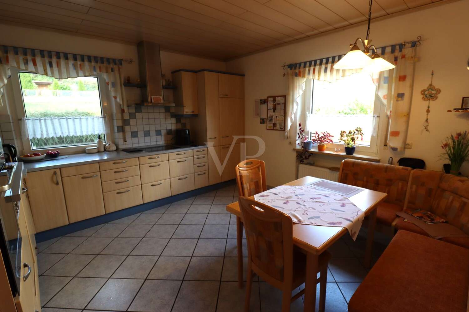 Immobilie in Lehrberg - Wohnen auf dem Land - Großzügiges Zweifamilienhaus mit 2 Garagen und gepflegtem Garten - Bild 5