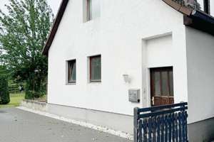 Großzügige Doppelhaushälfte mit Entwicklungspotenzial in Lengede – Charmant, Gepflegt und Vielseitig – Die vollständige Adresse der Immobilie erhältst du vom Anbieter., 38268 Lengede – Vorschaubild 1